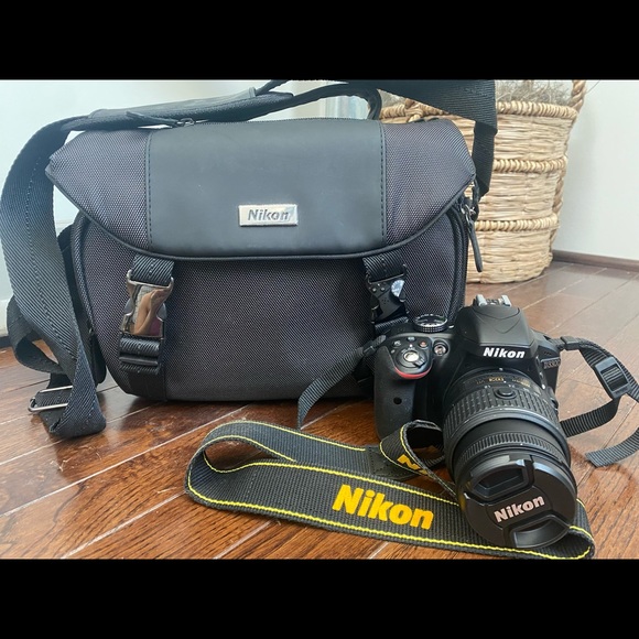 Nikon D3300 Camera - Picture 5 of 10
